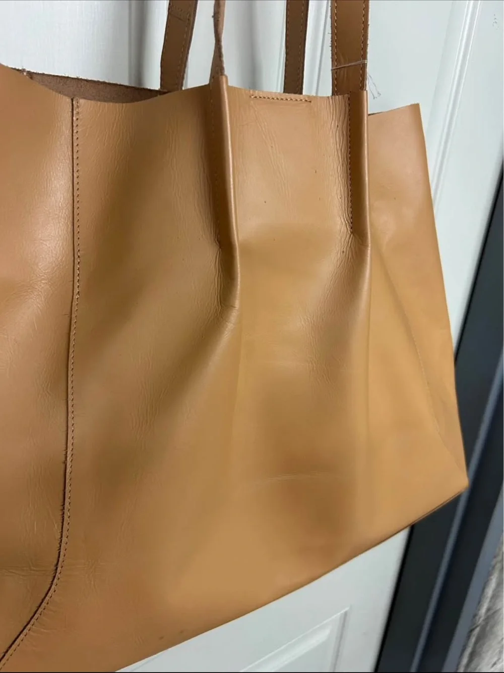 Stylish Tan Leather Tote Bag - Classic Everyday Carry